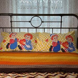 Vintage Yellow Twin Raggedy Ann & Andy Bobbs Merrill 2 Pillow Cases